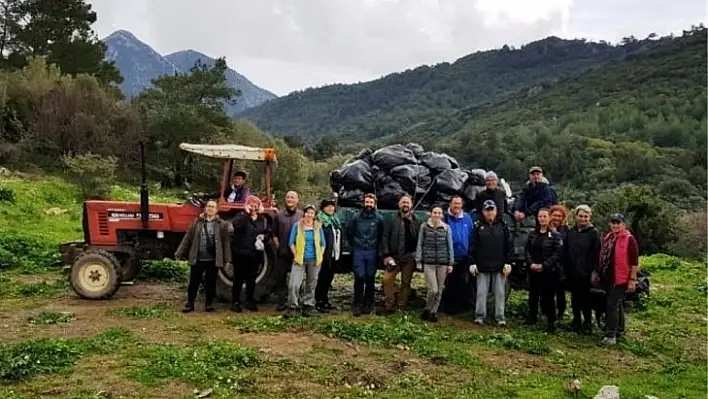 Datçalı doğa severler temiz çevre için kolları sıvadı