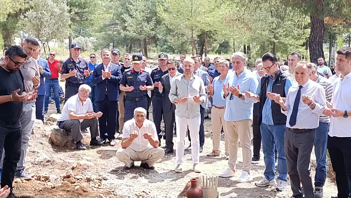 Depremde yaşamını yitiren 14 yaşındaki Afranur son yolculuğuna dualar ile uğurlandı