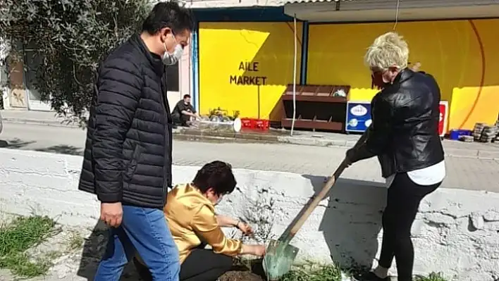 DEVA, 'Bir Can Bir Fidan' ile cinayete kurban giden kadınları andı