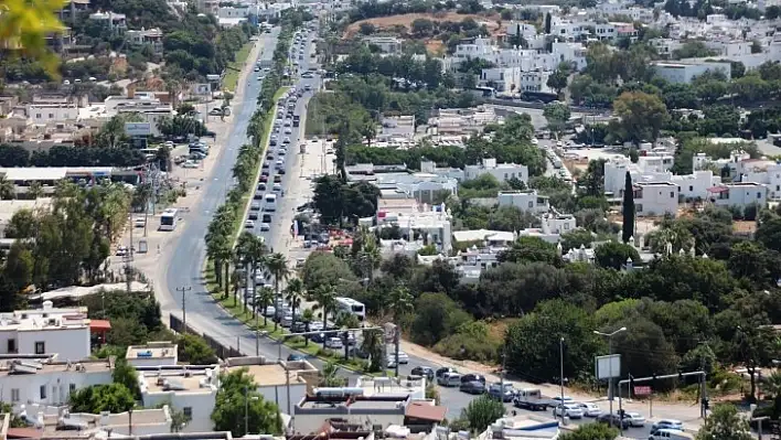 Dönüş Yolu Kitlendi, Bodrum Trafiği Durdu