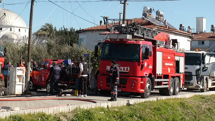 ELEKTRİK TELLERİNDEN ÇIKAN YANGIN EVİ KULLANILAMAZ HALE GETİRDİ