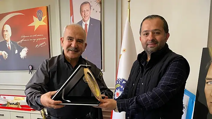 Emniyet Müdürü'nden Nacit Çatal'a plaket