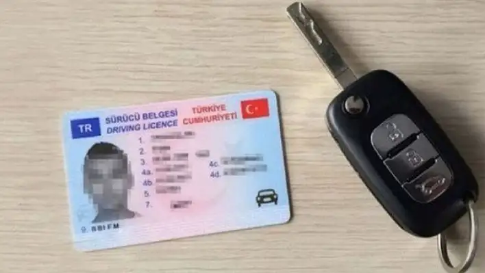 ESKİ TİP SÜRÜCÜ BELGELERİNİN DEĞİŞME SÜRESİ UZATILDI