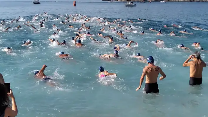 Fethiye Açık Su Yüzme Yarışı Ölüdeniz'de başladı 