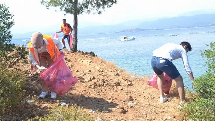 Fethiye Ak Parti Gençlik Kollarından çevre temizliği