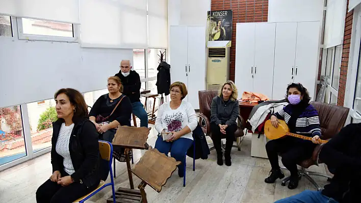 Fethiye Belediyesi bağlama kursu devam ediyor