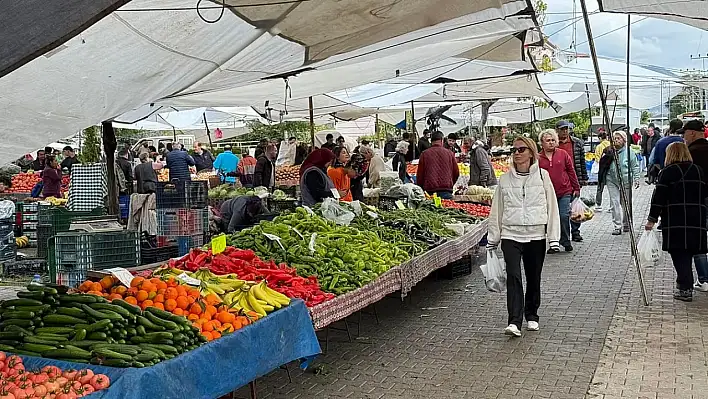 Fethiye Çalış Pazarında Sebze ve Meyve Fiyatları Dengede: 'Yeşillikler Dip Seviyede'