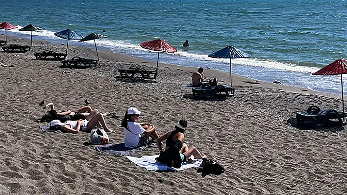 Fethiye Çalış Sahilinde Yoğunluk Denizin Tadın Çıkardılar