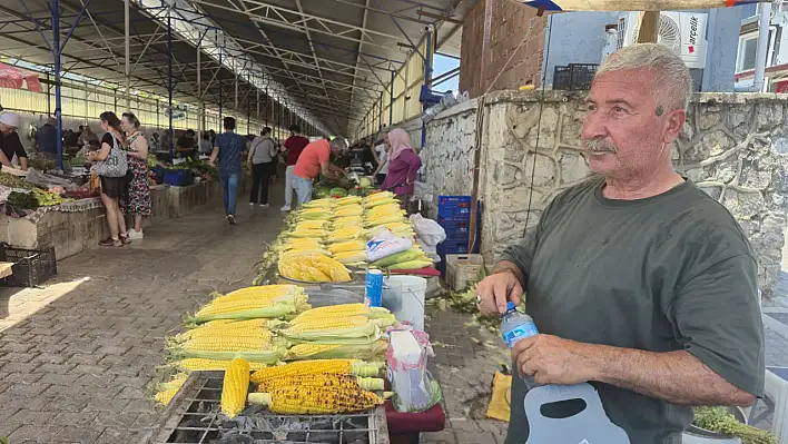 Fethiye Cuma Pazarı'nda Mısırcı Recep Karagöz: 'İşlerimiz iyi'