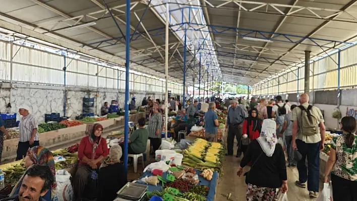 Fethiye Cuma Pazarında Ata Tohumundan Yetiştirilen Katkısız Ürünler Satılıyor.