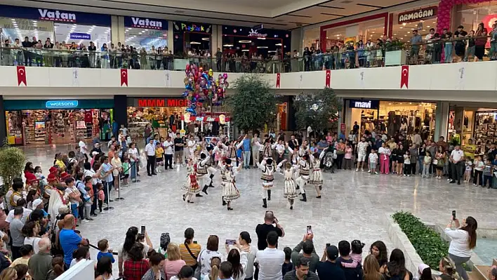 Fethiye'de 29 Ekim Cumhuriyet Bayramı Etkinlikleri Uluslararası Dans Gösterileriyle Başladı