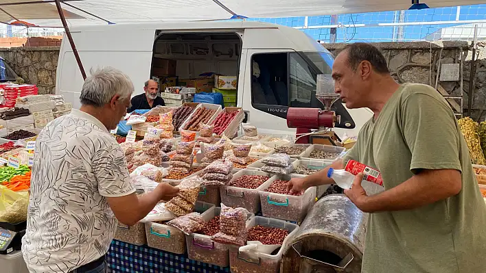 Fethiye'de 40 yıllık miras: Hacı Fesen'in kuruyemiş dünyası