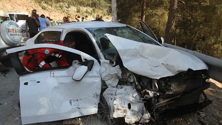 Fethiye'de çift taraflı trafik kazası: 8 yaralı