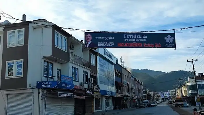 Fethiye'de Davutoğlu afişleri