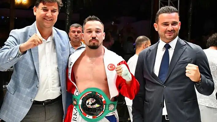 Fethiye'de Dünya Boks Konseyi (WBC) koordinesinde profesyonel boks gecesi gerçekleştirildi