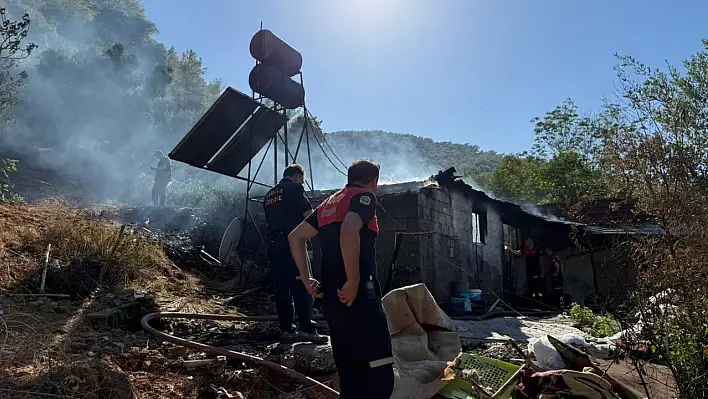 Fethiye'de ev yangını söndürüldü, ev sahibi yaşlı kadın 'Oğlum yaktı!'