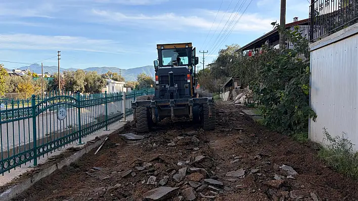 Fethiye'de Hıdırlık mevkii kanal boyunda yol çalışmaları başladı