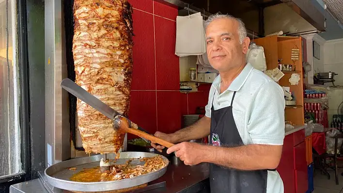 Fethiye'de öğrenci dostu esnaf, uygun fiyattan hizmet veriyor