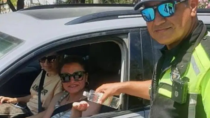 Fethiye'de polis ekiplerinden örnek davranış