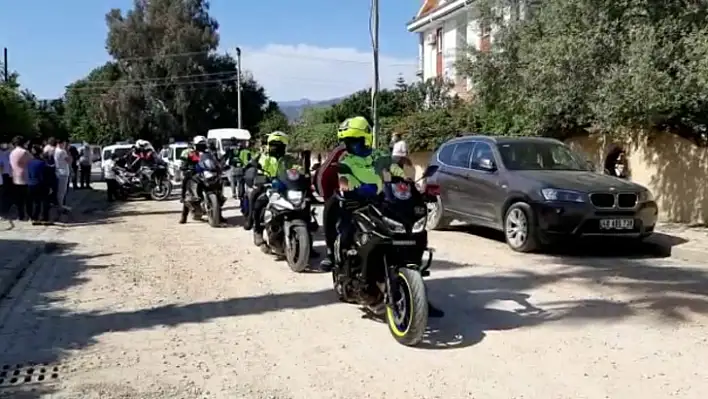 Fethiye'de polislerden 23 Nisan Konvoyu