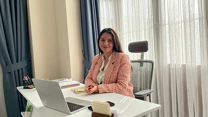 Fethiye'de Psikolog Aybüke Aksoy, 'Oyun terapisi çocukların ifade yoludur'