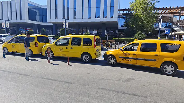 Fethiye'de Taksici Esnafı Akaryakıt Zamlarından ve Trafik Sorunlarından Dert Yandı