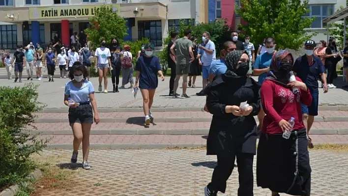 Fethiye'de TYT sınavında sıcaklık ve gürültü problemi yaşandı