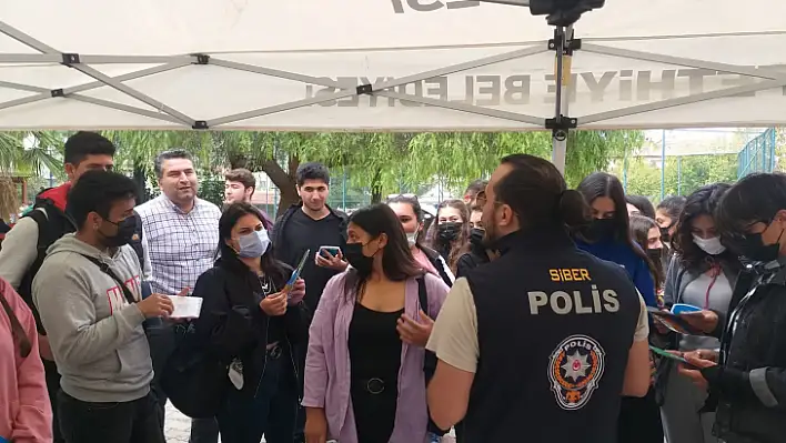 Fethiye'de üniversite öğrencileri siberay projesi hakkında bilgilendirildi