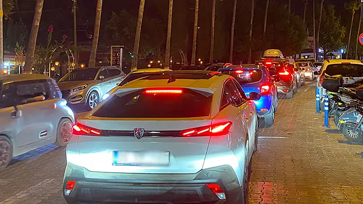 Fethiye'de yazın kâbusu: Trafik çilesi