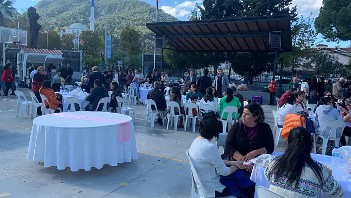 Fethiye Gazi Ortaokulu Kermeste Bir Araya Geldi