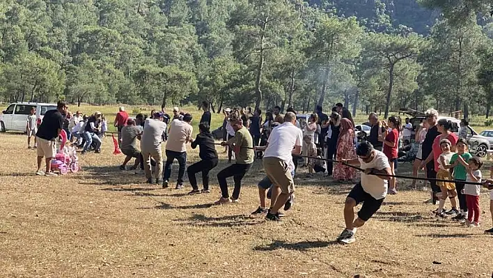 Fethiye Göcek'te Hıdırellez Şenliği Renkli Görüntülere Sahne Oldu