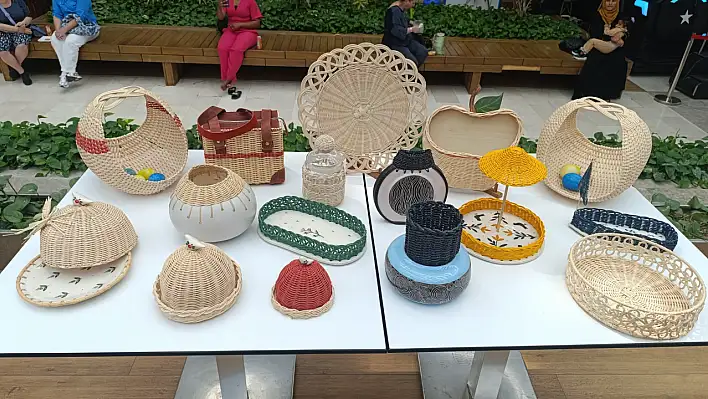 Fethiye Kardelen Sanat Derneği Tarafından 'Anne Eli Değmiş Gibi' Sergisi