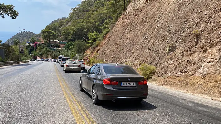 Fethiye'nin Ölüdeniz Mahallesi'nde Trafik Yoğunluğu