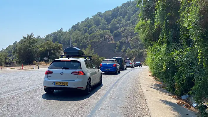 Fethiye Ölüdeniz'de Trafik, Bayram Günlerini Aratmıyor