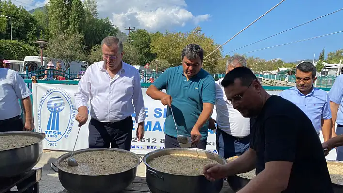 Fethiye Sabit Seyyar Pazarcılar ve Manavlar Odasından Aşure İkramı