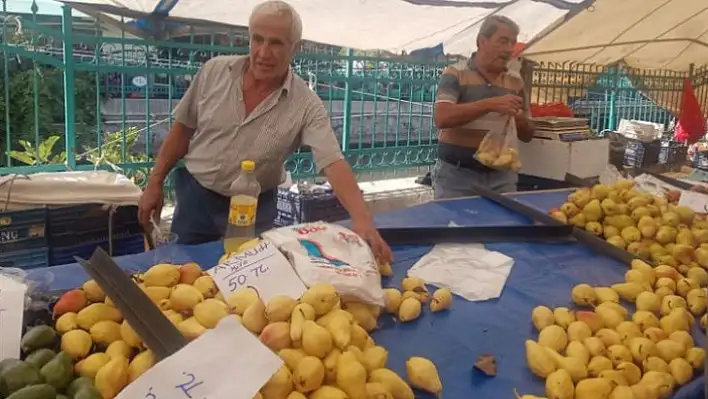 Fethiye Salı Pazarı'nda Sezon Sonu Hareketliliği... Meyve Satışları Yükselişte