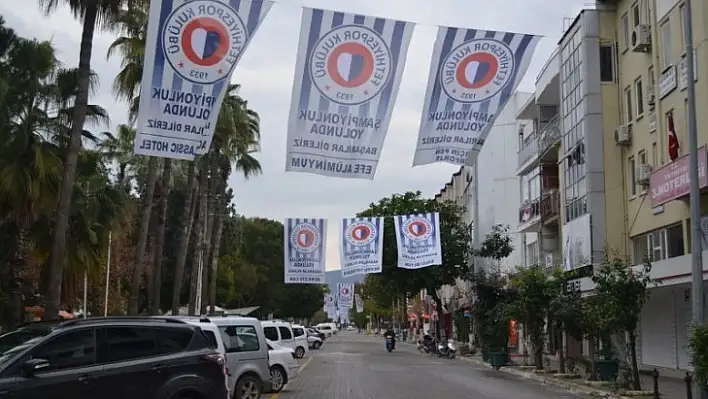 Fethiye sokakları bayraklarla donatıldı 