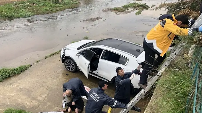 Fethiye'de Otomobil Sulama Kanalına Uçtu 1 Yaralı