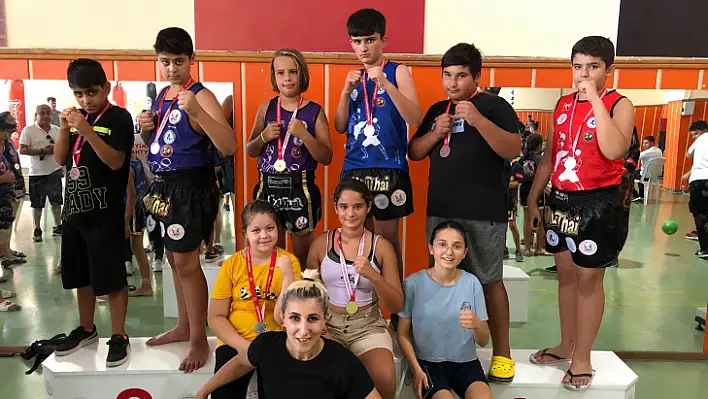 Fethiyeli sporcular Muaythai şampiyonasından dereceyle döndü