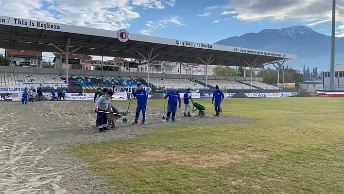 Fethiyespor 2. Yarı için çim yeniliyor