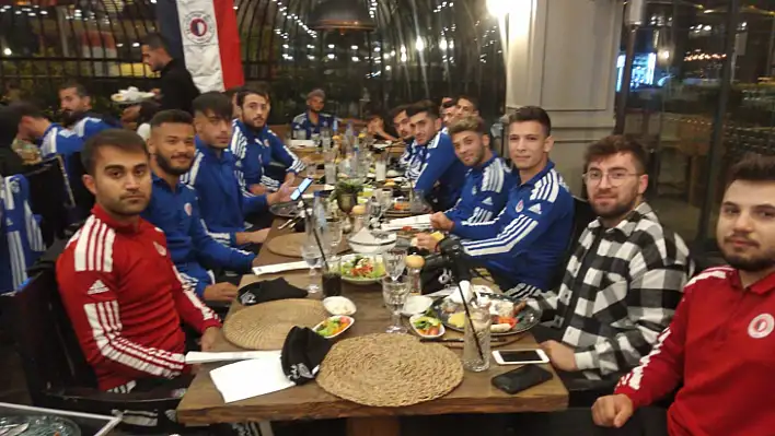 Fethiyespor Ağrı maçı öncesi Barbun Restaurant'ta stres attı