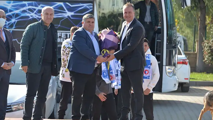 Fethiyespor'dan Ömer Özyer Anadolu Öğretmen Lisesi'ne Ziyaret