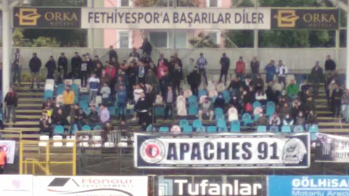 Fethiyespor Taraftarı Yağmurda da Susmadı