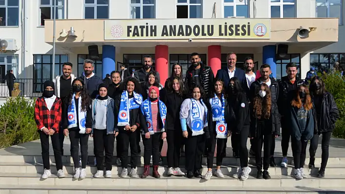 Fethiyespor'u Meşaleler Ve Çiçeklerle Karşıladılar