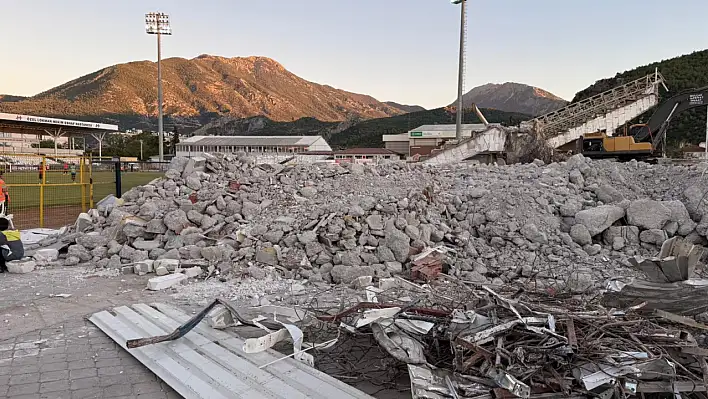 Fethiyespor'un Betonarme Tribünü Yıkıldı