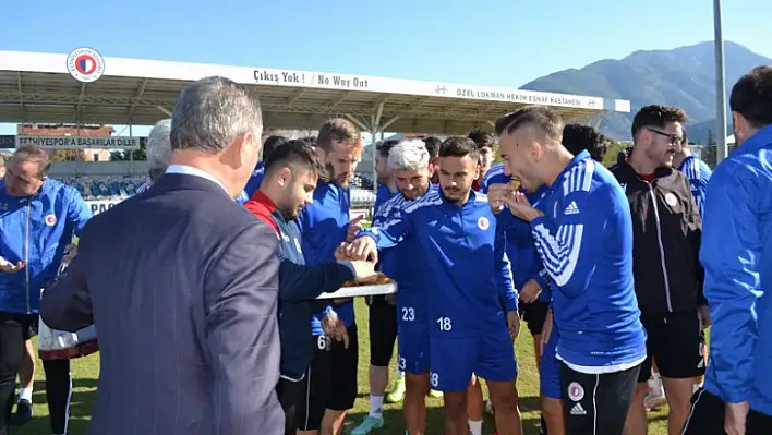 Futbolculara Baklava Ziyafeti