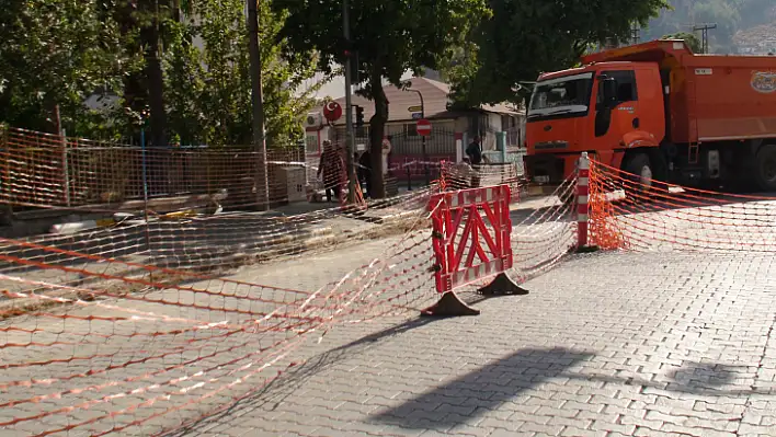 GAFFAR OKKAN CADDESİNDE ÇALIŞMALAR DEVAM EDİYOR