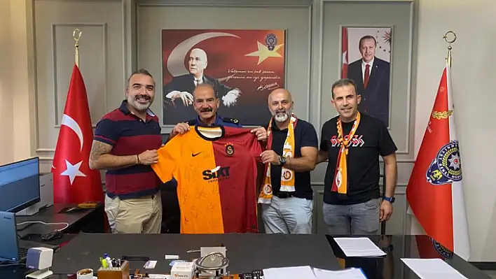 GALATASARAYLI TARAFTARLAR DERNEĞİ'NDEN MÜDÜR DADAŞOĞLU'NA ZİYARET