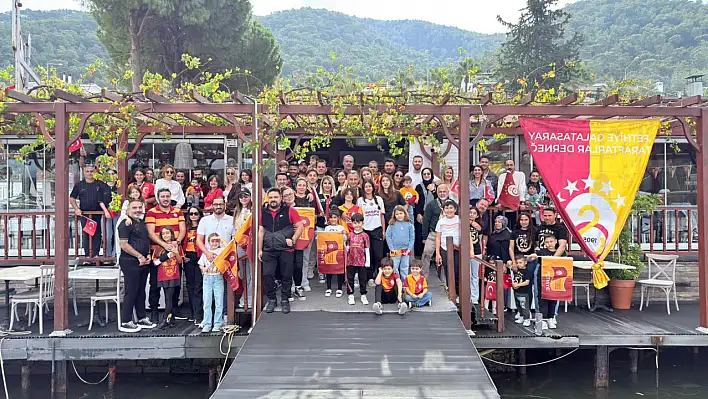 Galatasaraylılar Cumhuriyet'in 102. yılını coşkuyla kutladı