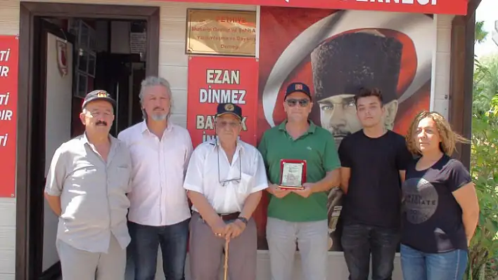 GAZİLER DERNEĞİ'NDEN EMRAH DOĞU'YA PLAKET